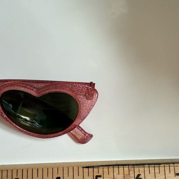 True Vintage 1980s New Wave Made in France Pink Glitter Heart Shaped Sunglasses main image 5
